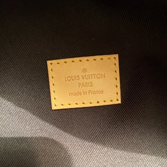 ❌❌SOLD❌❌Louis Vuitton bumbag brand new with microchip made in france $5,000 - Picture 3 of 5